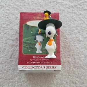 Hallmark Keepsake Spotlight On Snoopy - Beaglescout - 2001